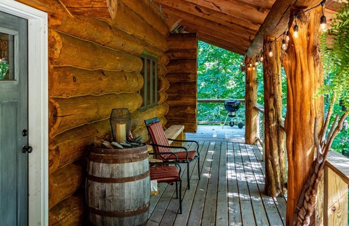 Helmsburg Kabine | 3BR, 3BA log cabin