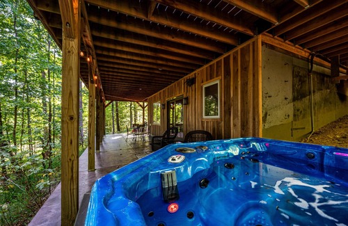 Helmsburg Kabine | 3BR, 3BA log cabin