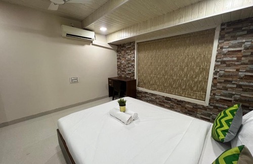 Parel Wohnung | 3BR Aparment in Parel by Flora Stays