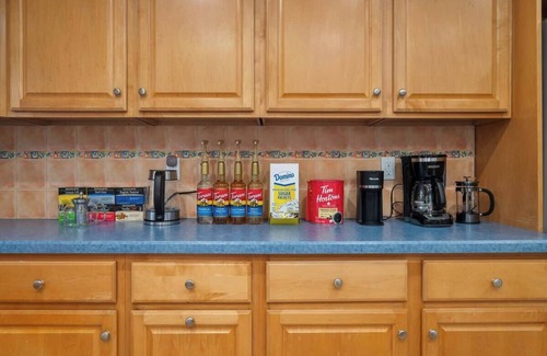 Southeast Yonkers Wohnung | 3BR Apt ~ Near Train ~ Balcony ~Yonkers