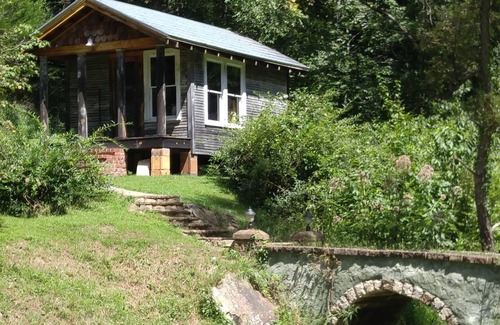 Gandeeville Haus | 3br bungalow in charming Walton with AC, WiFi