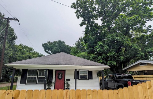 Mid City North Haus | 3BR Comfortable Green Haven nr Plants&Job Sites