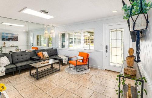 Conway Haus | 3br Family Stay In Orlando Wi-fi Full Kitchen