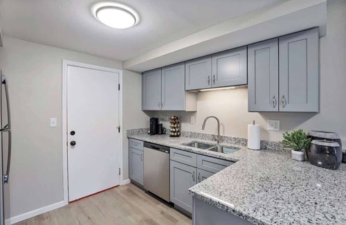 Bolingbrook Haus | 3BR + Near Mall + Fast WiFi | LCP Collection