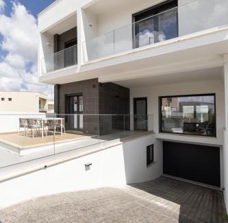 Bombarral Haus | 3BR Oasis With Pool by LovelyStay