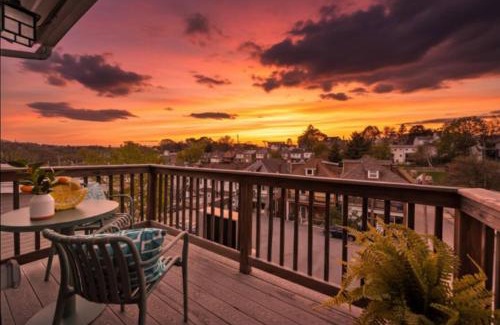 Mount Washington Haus | 3BR Stylish Retreat, Minutes from Downtown Pittsburgh, Free 3-Car Parking