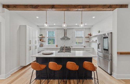 Mount Washington Haus | 3BR Stylish Retreat, Minutes from Downtown Pittsburgh, Free 3-Car Parking