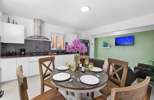 Washington Eigentumswohnung | 3BR2BA Condo w/ Exclusive PrivateRoof Deck & Pool