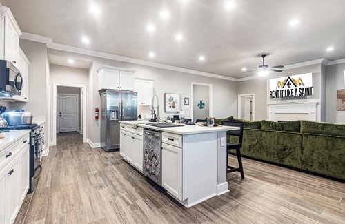 Lake Charles Haus | 3Kings Near Golf Coarse