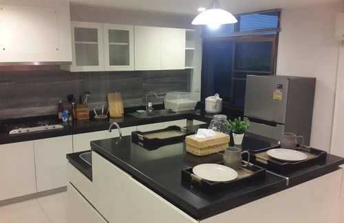 Phra Khanong Nuea Haus | 3 Minuten von BTS, 3BR, gemütlich und modisch h