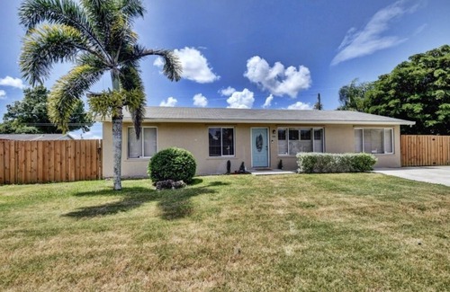 Lake Worth Haus | 4/2 Gem w/ Private Pool