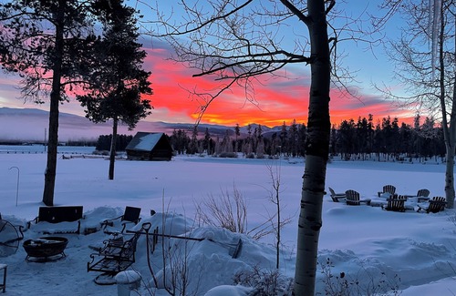 Tabernash Kabine | 4 Acre Luxury Log Cabin Minutes from Skiing, Fishing, Biking, Golf, and Boating