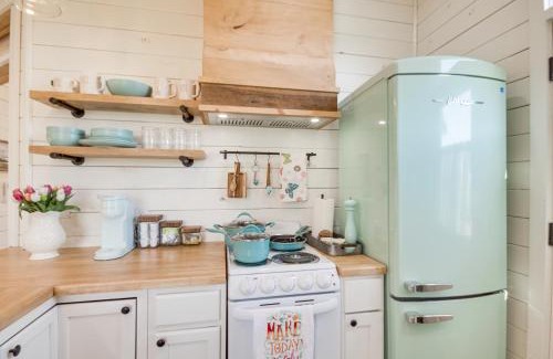 Ludlow Haus | 4-Acre Plot Farmhouse-Chic Retreat in Forest!