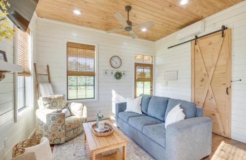 Ludlow Haus | 4-Acre Plot Farmhouse-Chic Retreat in Forest!