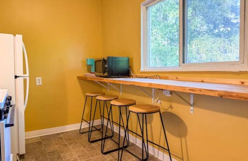 Mount Oliver Haus | 4 Apartments! 7 Bedrooms w/ 23 Beds & Parking WIFI