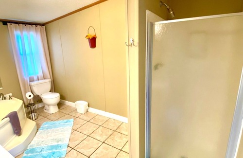 Ramer Haus | 4 bd rm, 2bth modular, feat. full ktch, private deck & grill at Kick Back Ranch.