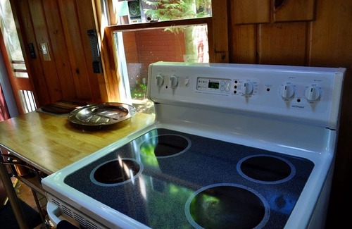 Traverse City Haus | 4 Bdrm Beach-Front-Haus auf Traverse Bay! Fire Pit, Mai-Juni Rabatte!