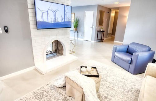 Indio Haus | 4 bdrm-Desert Oasis with HEATED POOL!