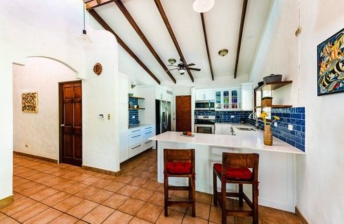 Palm Beach Estates Villa | 4 BR Mit Pool und Dachterrasse 50 m vom Strand in Grande