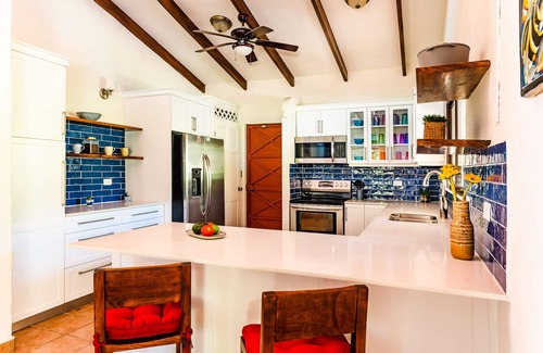 Palm Beach Estates Villa | 4 BR Mit Pool und Dachterrasse 50 m vom Strand in Grande