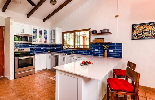 Palm Beach Estates Villa | 4 BR Mit Pool und Dachterrasse 50 m vom Strand in Grande
