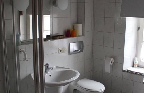 Halsdorf Sonstige | 4-Bettwohnung Obergeschoß - Ferienwohnungen Bauernhof Heck