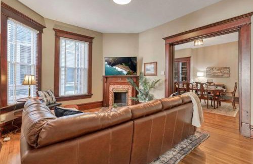 Victorian Village Haus | 4 Bed Duplex near Goodale Park