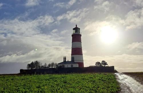 Happisburgh Haus | 4 bed house 50 yards from the beach & lighthouse