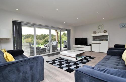 Felton Haus | 4 Bed in Oswestry 74110