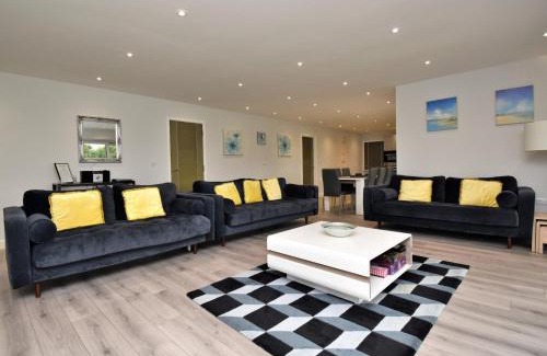 Felton Haus | 4 Bed in Oswestry 74110