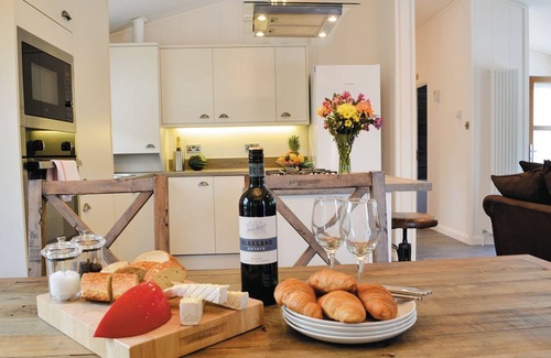 Holton Heath Kabine | 4 bedroom accommodation in Holton Heath