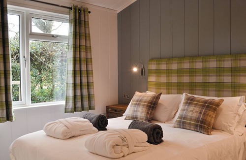 Holton Heath Kabine | 4 bedroom accommodation in Holton Heath