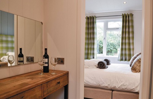 Holton Heath Kabine | 4 bedroom accommodation in Holton Heath