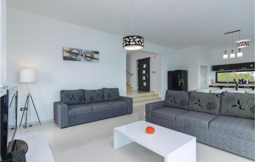 Ripenda Kosi Haus | 4 Bedroom Beautiful Home In Labin