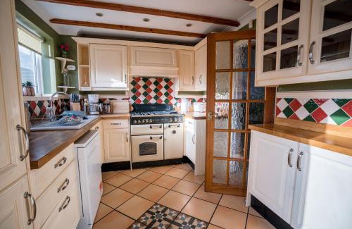 Gloucester Haus | 4 Bedroom Cotswold Getaway - Your Perfect Escape Awaits!