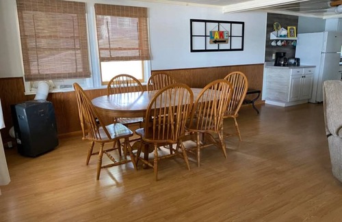 Coldwater Hütte | 4-bedroom cottage on wonderful Randall Lake, Coldwater, Michigan