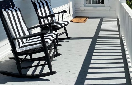 Warren Wohnung | 4 Bedroom Historic Getaway Steps from Waterfront!