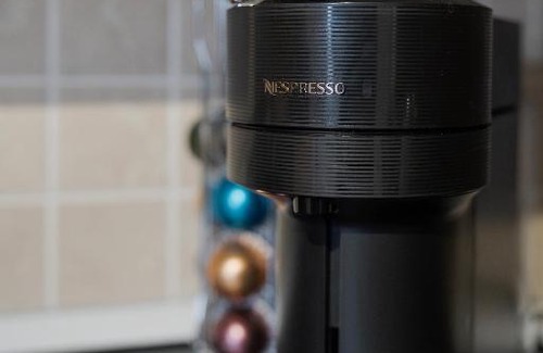 Gloucester Haus | 4 bedroom home with Garden, Game room, Parking- Esho Stays