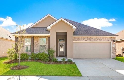 Shenandoah Haus | 4 bedroom home with neighborhood pool!
