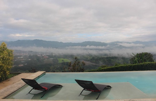 Mercedes Haus | 4-bedroom house in fabulous Atenas relaxing pool and view for miles.