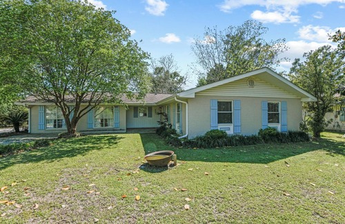 Bay St Louis Haus | 4-bedroom house in charming Bay St Louis, sleeps 12, 3 minutes to downtown. Wifi