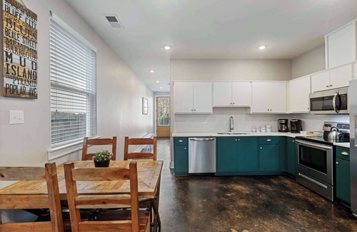 Cooper-Young Historic District Haus | ⭐️ 4 BEDROOM in 💙 of COOPER YOUNG ⭐️