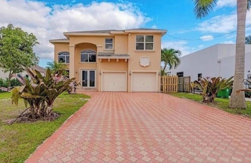 Fort Lauderdale Haus | 4 BEDROOM LUXURIOUS WATERFRONT VILLA