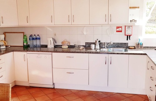 Ferragudo Haus | 4 Schlafzimmer Luxusvilla mit Meerblick in Strandnähe