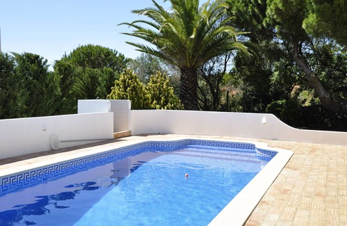 Ferragudo Haus | 4 Schlafzimmer Luxusvilla mit Meerblick in Strandnähe
