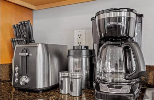 Northeast Haus | 4-bedroom townhome in amazing Washington with AC, WiFi