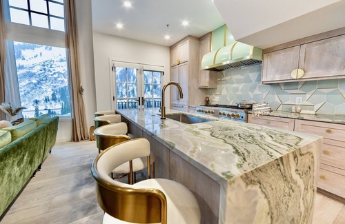 Salt Lake Mountain Resorts Haus | 4 Bedroom WOW w/heated floors, Ski out access to Snowbird and steam bath.