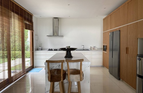 Babakan Villa | 4 Bedrooms with Rice Field and Sunset View in Canggu