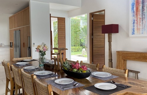 Babakan Villa | 4 Bedrooms with Rice Field and Sunset View in Canggu