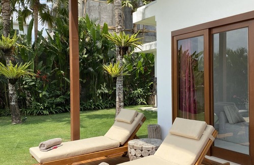 Babakan Villa | 4 Bedrooms with Rice Field and Sunset View in Canggu